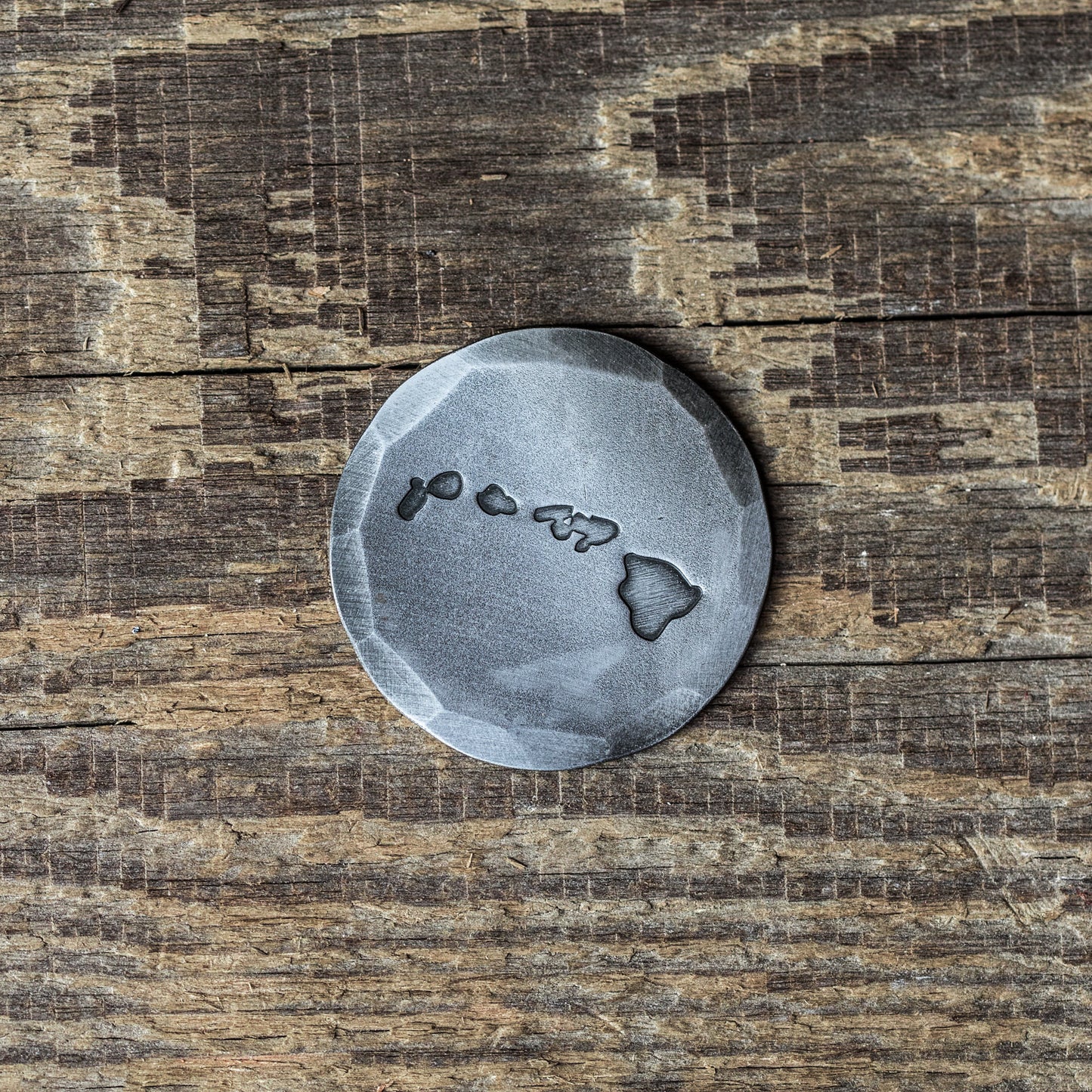 Hand Forge Big Wave Hawaiian Map Customizable Steel Golf Ball Mark | Seamus Golf | 2