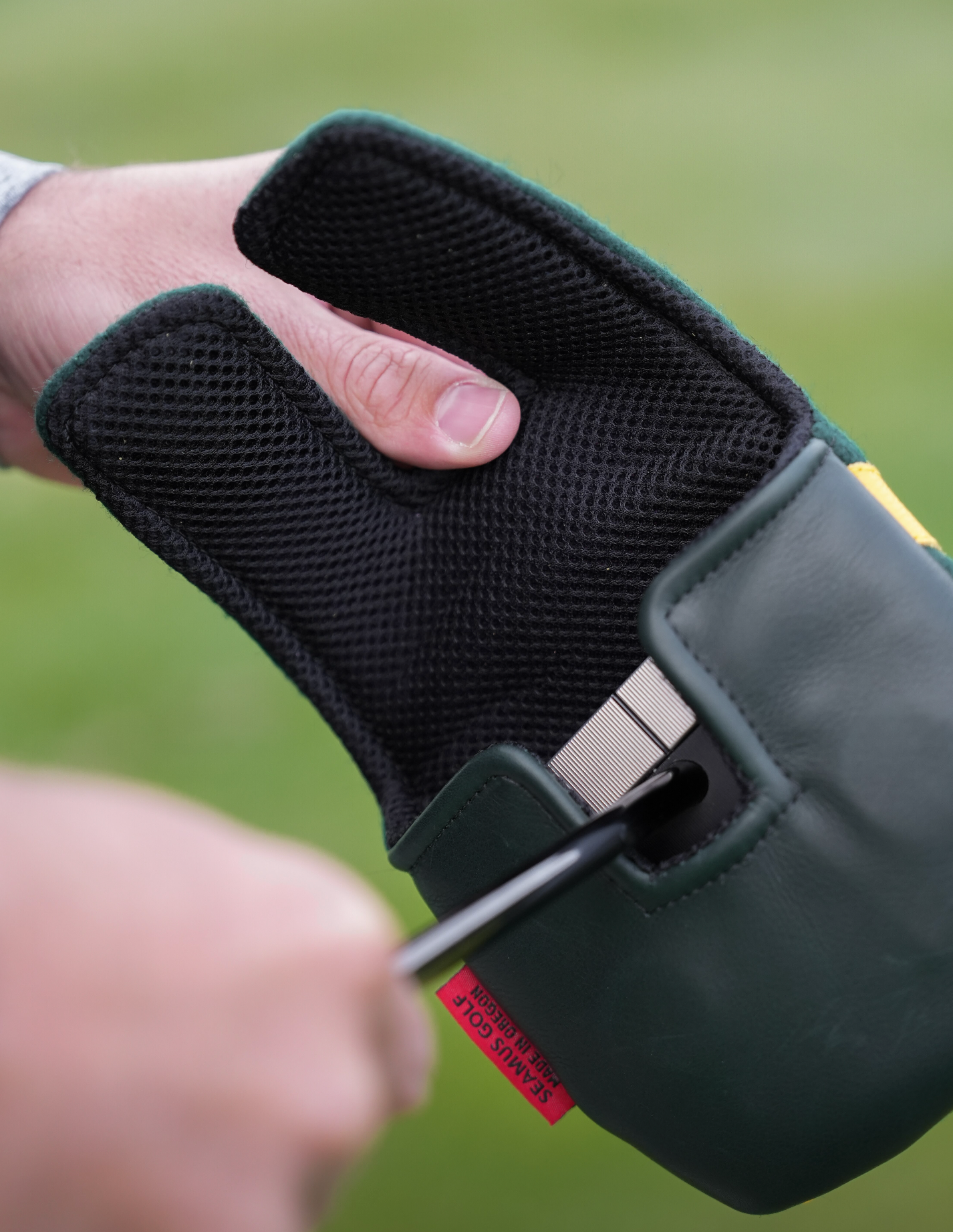 Alister Center Shafted Mallet Putter Cover